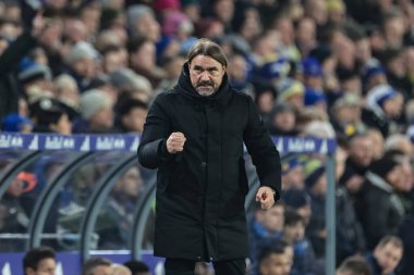 Leeds United takımının Daniel Farke teknik direktörü Leeds Uniteds takımının Anton Stach 'i Premier League maçında Leeds United' a karşı Crystal Palace maçında 20 Aralık 2025 'te Leeds, İngiltere' de kutluyor.