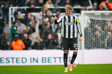 Newcastle United takımından Nick Woltemade, 20 Aralık 2025 'te St. James' s Park, Newcastle, İngiltere 'de oynanan Premier League karşılaşmasında 2-0 kazanma hedefini kutluyor.