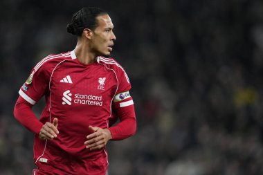 Liverpool 'dan Virgil van Dijk Premier League maçı sırasında Tottenham Hotspur Liverpool' a karşı Tottenham Hotspur Stadyumu, Londra, 20 Aralık 2025