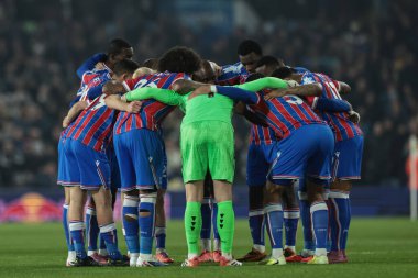 Kristal Saray takımı Premier Lig maçı sırasında Leeds United ile Crystal Palace maçında Leeds Road, Leeds, İngiltere 'de bir araya geldi.