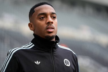 Newcastle United takımından Joe Willock, 20 Aralık 2025 'te İngiltere' nin Newcastle şehrindeki St. James 's Park' ta oynanan Premier League maçı sırasında stadyuma geldi.