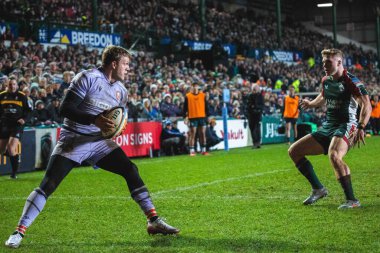 Gloucester Rugby 'den Ollie Thorley Leicester Tigers' dan Joseph Woodward ile birlikte Leicester Premiership maçında Leicester Tigers, Gloucester 'a karşı Gloucester Rugby maçını 19 Aralık 2025' te Leicester, İngiltere 'deki Mattioli Woods Road Stadyumu' nda temsil ediyor.
