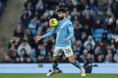 Manchester City 'den Josko Gvardiol 20 Aralık 2025' te Etihad Stadyumu 'nda oynanan Premier League maçında topu kontrol ediyor.