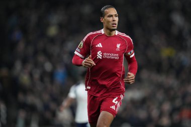 Liverpool 'dan Virgil van Dijk Premier League maçı sırasında Tottenham Hotspur Liverpool' a karşı Tottenham Hotspur Stadyumu, Londra, 20 Aralık 2025