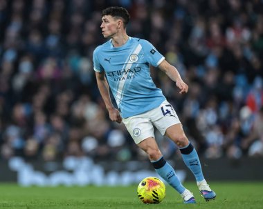 Manchester City 'den Phil Foden Premier League maçında topu aldı Manchester City, Manchester Stadyumu' nda West Ham United 'a karşı, 20 Aralık 2025
