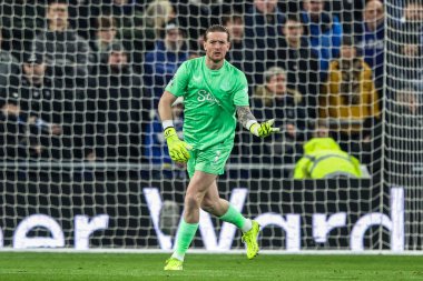 Everton kalecisi Jordan Pickford, Premier League maçında takımına talimatlar veriyor. Everton, Liverpool Stadyumu 'nda Everton Arsenal' e karşı, 20 Aralık 2025.