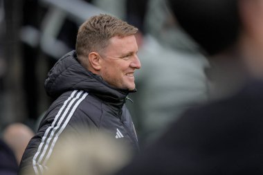 Newcastle United takımının teknik direktörü Eddie Howe 20 Aralık 2025 'te St. James' s Park, Newcastle, İngiltere 'de oynanan Premier League maçı sırasında Chelsea' ye karşı Newcastle maçında