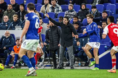 Mikel Arteta manager of Arsenal gives his team instructions during the Premier League match Everton vs Arsenal at Hill Dickinson Stadium, Liverpool, United Kingdom, 20th December 2025