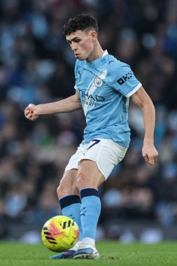 Manchester City 'den Phil Foden Premier League maçında topu aldı Manchester City, Manchester Stadyumu' nda West Ham United 'a karşı, 20 Aralık 2025