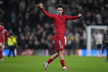 Liverpool 'dan Curtis Jones, 20 Aralık 2025' te Tottenham Hotspur Liverpool 'a karşı oynanan Premier Lig maçında kazandığı zaferi kutluyor.