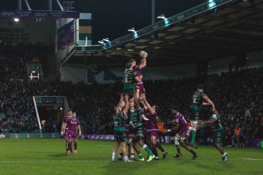 Northampton, 20 Aralık 2025 'te, Franklin' s Gardens, Northampton, İngiltere 'deki Cinch Stadyumu' nda oynanan Northampton Saints-Sale Sharks maçında görev yerlerinin altında bir kargaşa kazandı.