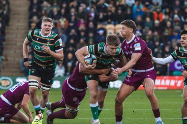 Northampton, 20 Aralık 2025 'te, Franklin' s Gardens, Northampton, İngiltere 'deki Cinch Stadyumu' nda oynanan Northampton Saints-Sale Sharks maçında görev yerlerinin altında bir kargaşa kazandı.
