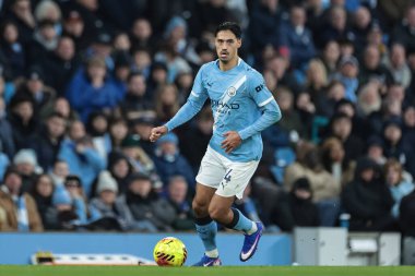 Manchester City 'den Tijjani Reijnders, 20 Aralık 2025 tarihinde Etihad Stadyumu' nda Manchester City ile West Ham United arasındaki Premier Lig karşılaşmasında topa vurdu.