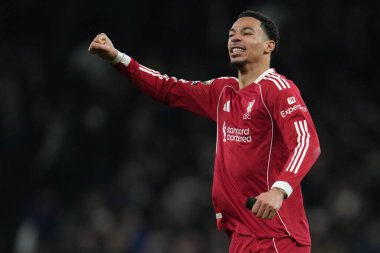 Liverpool 'dan Hugo Ekitike, 20 Aralık 2025' te Tottenham Hotspur 'un Liverpool' a karşı oynadığı Premier League maçında aldığı destekle zaferi kutluyor.