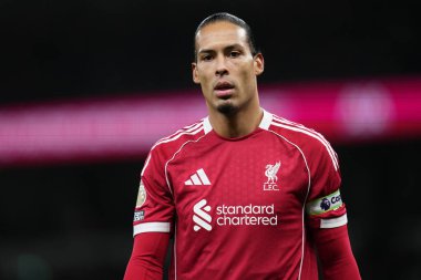 Liverpool 'dan Virgil van Dijk Premier League maçı sırasında Tottenham Hotspur Liverpool' a karşı Tottenham Hotspur Stadyumu, Londra, 20 Aralık 2025