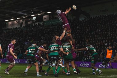 Northampton, 20 Aralık 2025 'te, Franklin' s Gardens, Northampton, İngiltere 'deki Cinch Stadyumu' nda oynanan Northampton Saints-Sale Sharks maçında görev yerlerinin altında bir kargaşa kazandı.