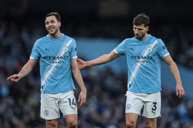 Manchester City 'den Ruben Dias Manchester City' den Nico Gonzalez 'e Premier Lig maçı sırasında Etihad Stadyumu' nda West Ham United 'a karşı 20 Aralık 2025' te verdiği maçta