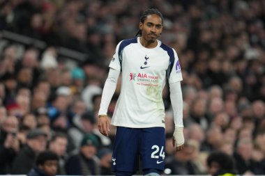 Tottenham Hotspur 'dan Djed Spence Premier League maçı sırasında Tottenham Hotspur Liverpool' a karşı Tottenham Hotspur Stadyumu, Londra, İngiltere, 20 Aralık 2025