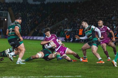 Northampton, 20 Aralık 2025 'te, Franklin' s Gardens, Northampton, İngiltere 'deki Cinch Stadyumu' nda oynanan Northampton Saints-Sale Sharks maçında görev yerlerinin altında bir kargaşa kazandı.