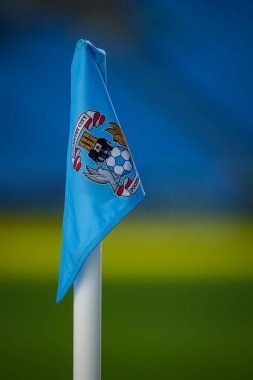 Coventry City 'nin Coventry Building Society Arena' da Coventry City 'ye karşı oynadığı Sky Bet Şampiyonası maçında Coventry City rozetini gösteren köşedeki fotoğraf, 26 Aralık 2025