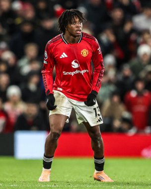 Manchester United - Newcastle United Premier League maçı sırasında United 'tan Patrick Dorgu Old Trafford, Manchester, Birleşik Krallık' ta 26 Aralık 2025