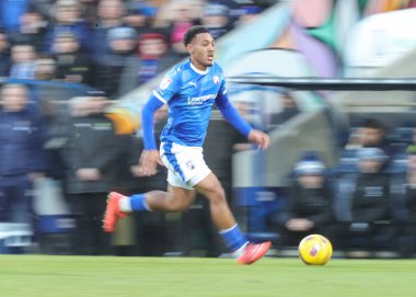 Chesterfield takımından Lewis Gordon, 26 Aralık 2025 'te Chesterfield-Notts County maçında Chesterfield-Notts Stadyumu' nda maç yapıyor.