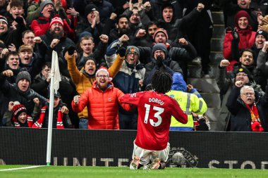 Manchester Untie takımından Patrick Dorgu, Manchester United ve Newcastle United 'ın 26 Aralık 2025' te Old Trafford, Manchester 'da oynanan Premier League maçında 1-0' lık galibiyet golünü kutluyor.