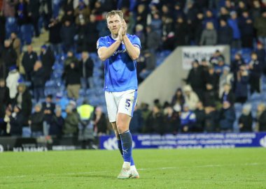 Chesterfield 'dan Jamie Grimes, 26 Aralık 2025' te İngiltere 'nin Chesterfield kentindeki SMH Group Stadyumu' nda oynanan 2.