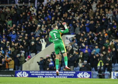 Chesterfield kalecisi Zach Hemming, 26 Aralık 2025 'te İngiltere' nin Chesterfield kentinde oynanan Sky Bet 2 maçında Chesterfield - Notts County maçını kutluyor.