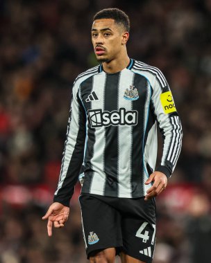 Newcastle United 'dan Jacob Ramsey Premier League maçı sırasında Manchester United ile Newcastle United arasında Old Trafford, Manchester, Birleşik Krallık' ta 26 Aralık 2025