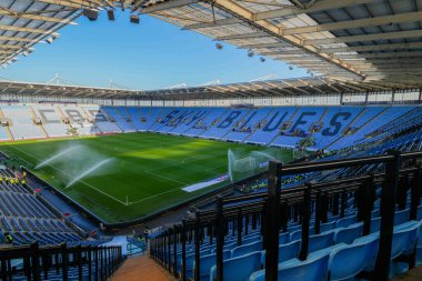 Coventry Building Society Arena, Coventry, İngiltere 'de Coventry City' ye karşı oynanan Gökyüzü İddia Şampiyonası maçında tribünlerden atış sahnesini gösteren bir stadyum çekimi.