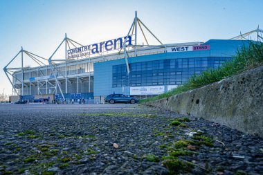 Coventry Building Society Arena, Coventry, İngiltere 'de Coventry City' ye karşı Coventry City 'nin 26 Aralık 2025' te oynanan Gökyüzü İddia Şampiyonası maçında saha dışını gösteren bir stadyum çekimi.