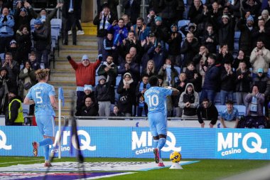 Coventry City 'den Ephron Mason-Clark, 26 Aralık 2025' te Coventry Building Society Arena, Coventry, Birleşik Krallık 'ta Coventry City' ye karşı oynanan Sky Bet Şampiyonası maçında 1-0 kazanma hedefini kutluyor.