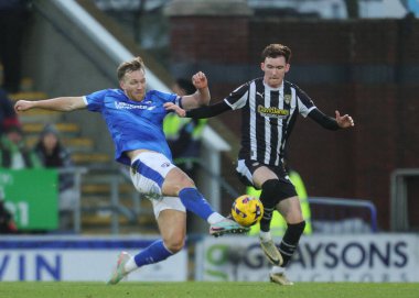 Chesterfield takımından Kyle McFadzean, 26 Aralık 2025 'te İngiltere' nin Chesterfield kentinde oynanan SMH Group Stadyumu 'nda oynanan maçta Chesterfield' a karşı Notts County maçında...