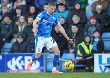 Chesterfield takımından Ronan Darcy, 26 Aralık 2025 'te Chesterfield-Notts County maçı sırasında Chesterfield-Notts Stadyumu' nda maç yapıyor.