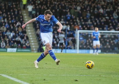 Chesterfield takımından Liam Mandeville, 26 Aralık 2025 'te İngiltere' nin Chesterfield şehrinde oynanan SMH Group Stadyumu 'nda oynanan 2.