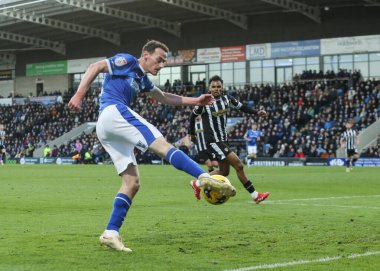 Chesterfield takımından Liam Mandeville, 26 Aralık 2025 'te İngiltere' nin Chesterfield şehrinde oynanan SMH Group Stadyumu 'nda oynanan 2.