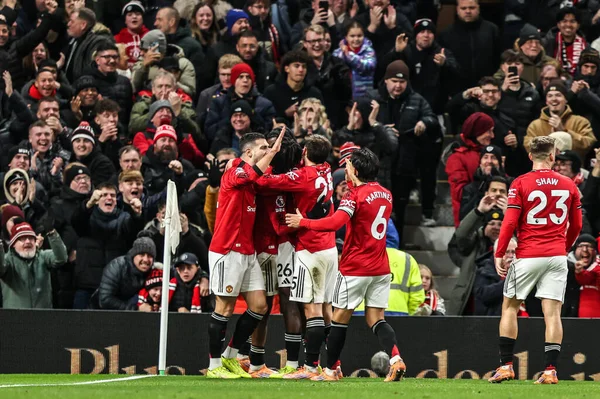 Manchester Untie takımından Patrick Dorgu, Manchester United ve Newcastle United 'ın 26 Aralık 2025' te Old Trafford, Manchester 'da oynanan Premier League maçında 1-0' lık galibiyet golünü kutluyor.