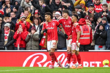 Nottingham Ormanı 'ndan Omari Hutchinson, 27 Aralık 2025' te İngiltere 'nin Nottingham City kentinde oynanan Premier League maçı sırasında 1-1' lik galibiyet golünü kutluyor.