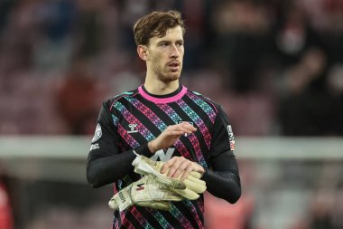 Sunderland kalecisi Robin Roefs, 28 Aralık 2025 'te İngiltere' nin Sunderland kentinde oynanan Premier League maçında Sunderland-Leeds United maçının son düdüğü sonrasında taraftarları alkışlıyor.