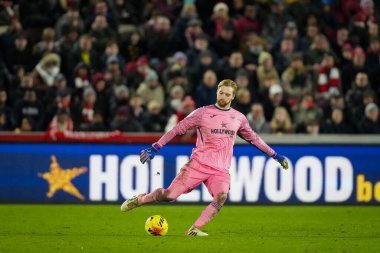 Brentford kalecisi Caoimhin Kelleher Premier Lig maçında Brentford Bournemouth 'a karşı Gtech Community Stadyumu' nda 27 Aralık 2025 'te başladı.