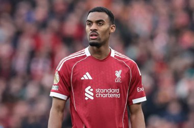 Liverpool 'dan Ryan Gravenberch Premier League maçı sırasında Liverpool' a karşı Wolverhampton Wanderers Anfield, Liverpool, Birleşik Krallık 'ta 27 Aralık 2025