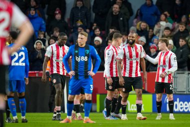 Brentford 'dan Kevin Schade liderliğindeki Bournemouth oyuncuları, Premier League karşılaşmasında Brentford Bournemouth' a karşı Gtech Community Stadyumu, Londra, Birleşik Krallık 'ta 27 Aralık 2025' te oynanan 2-0 'lık maçı kutladılar.