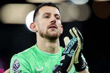Burnley 'den Martin Dubravka, 27 Aralık 2025' te İngiltere 'nin Burnley, Burnley kentinde oynanan Premier League maçı sonrasında taraftarlarını alkışladı.