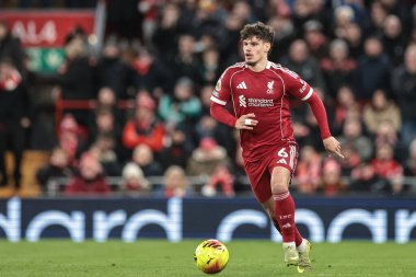 Liverpool 'dan Milos Kerkez, 27 Aralık 2025' te İngiltere 'nin Liverpool kentinde oynanan Premier League maçında Wolverhampton Wanderers' a karşı oynadığı maçta topu atıyor.