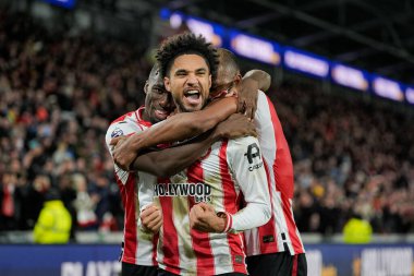 Brentford 'dan Kevin Schade, Premier League maçında Brentford Bournemouth' a karşı Gtech Community Stadyumu, Londra, Birleşik Krallık 'ta 27 Aralık 2025' te oynanan maçta 4-1 kazanma hedefini kutluyor.