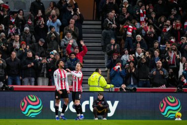 Brentford 'dan Kevin Schade, Premier League maçında Brentford Bournemouth' a karşı Gtech Community Stadyumu, Londra, İngiltere 'de 27 Aralık 2025' te oynanan maçta 1-0 kazanma hedefini kutluyor.