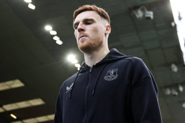 Everton 'dan Jake O' Brien, 27 Aralık 2025 'te Burnley ile Everton arasında oynanan Premier Lig karşılaşması öncesinde sahaya çıktı.