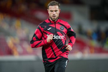 Brentford 'dan Jordan Henderson, Premier League maçından sonra İngiltere' deki Gtech Community Stadyumu 'nda Brentford-Bournemouth maçında kendi başına fitness koşuları yapıyor.