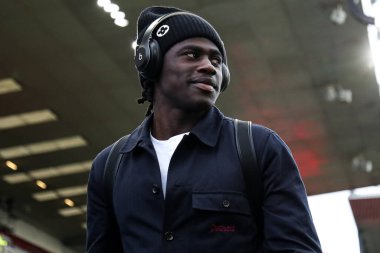 Burnley 'den Lesley Ugochukwu, 27 Aralık 2025' te Burnley 'nin Everton' a karşı oynadığı Turf Moor, Burnley 'de Premier League maçı öncesinde sahaya çıktı.